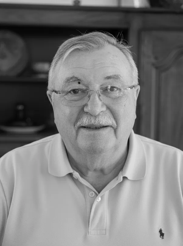 Portrait de Michel Minot, client ayant réalisé un projet de rénovation accompagné par un architecte d’intérieur à Antibes