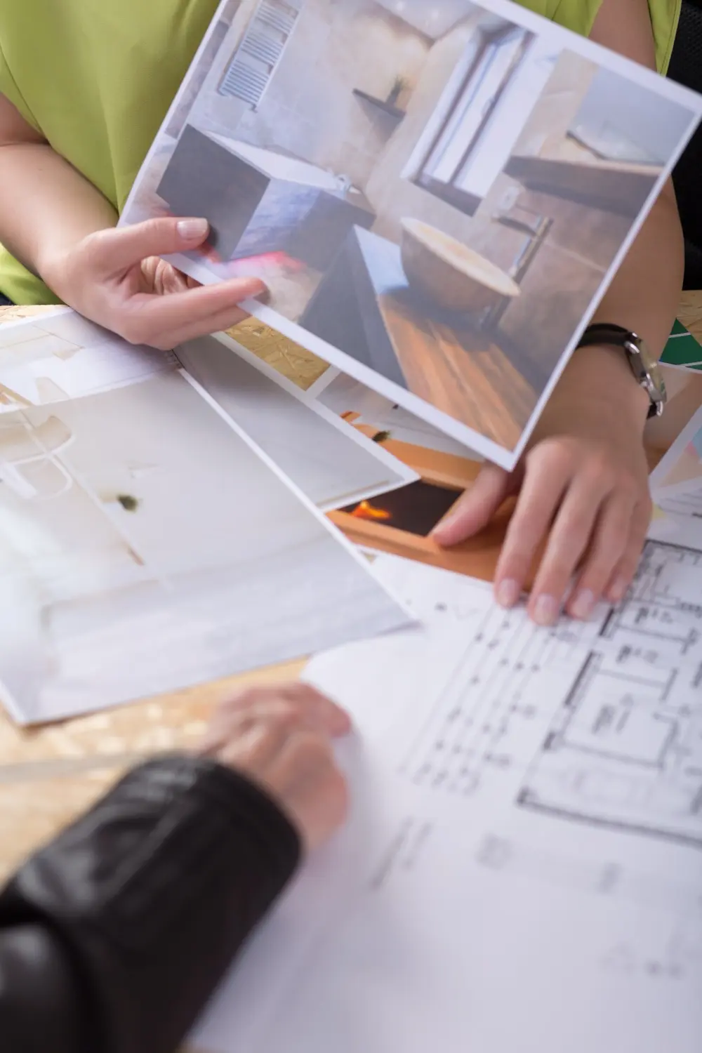 Présentation d’un projet de rénovation intérieure avec plans et visuels 3D pour expliquer l’aménagement au client