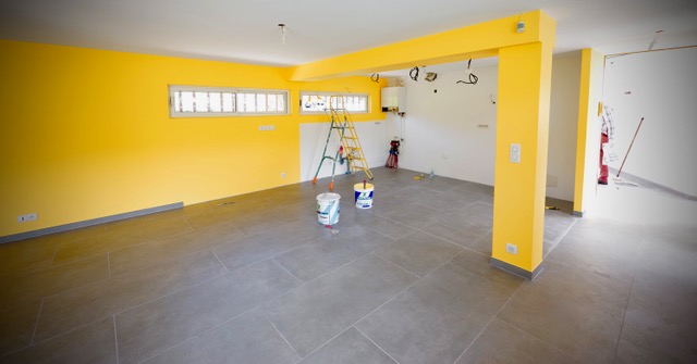 Rénovation villa Roquefort – pose carrelage grand format imitation béton ciré