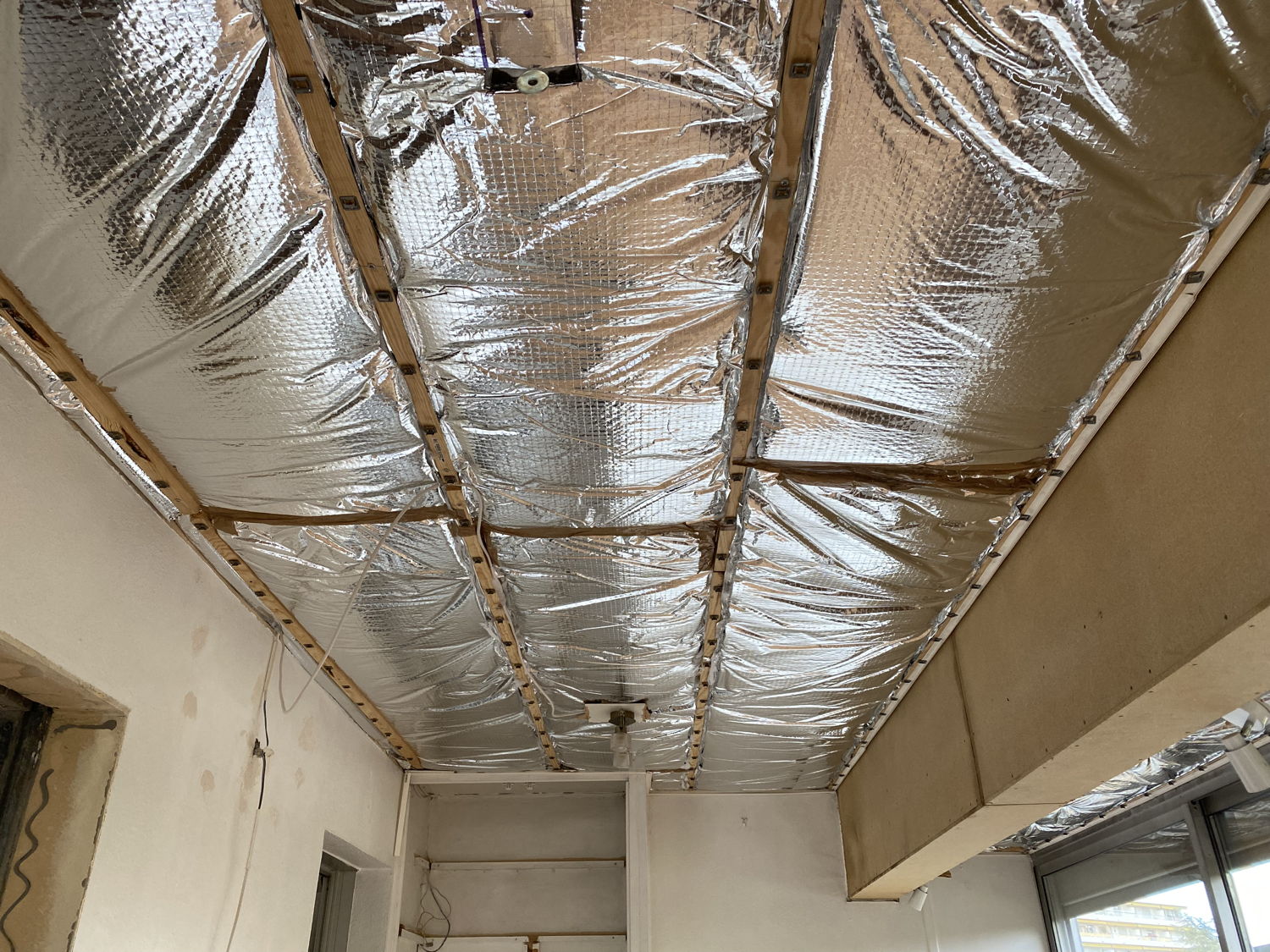 Isolation plafond véranda – rénovation appartement Antibes pour salle de sport